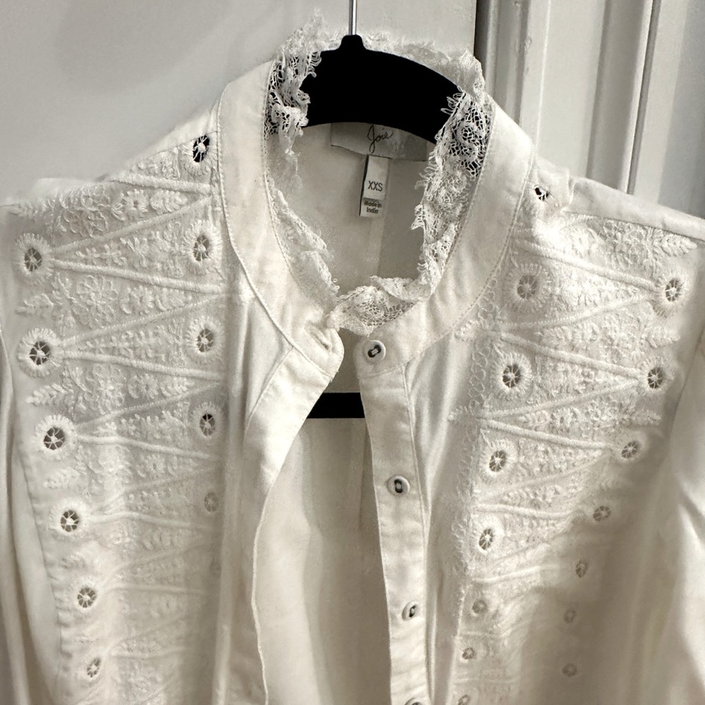 Joie XXS white puff sleeved peasant style blouse. Worn once.